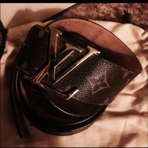 Authentic Louis Vuitton Men Belt size 110/44